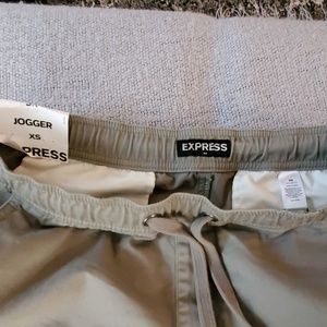 Cargo pant jogger with drawstring closure